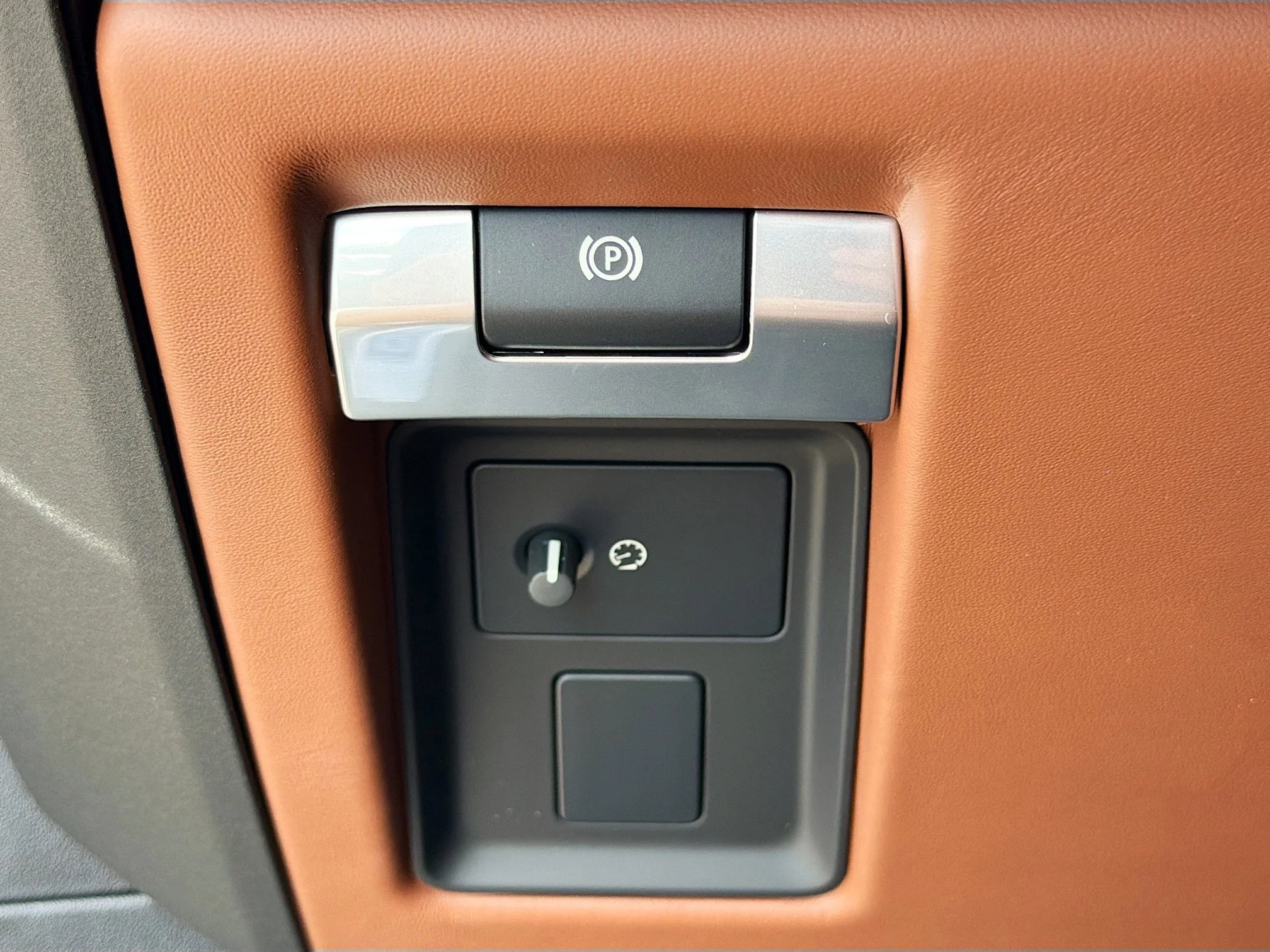 New 2026 Petra Copper Land Rover OCTA image 36