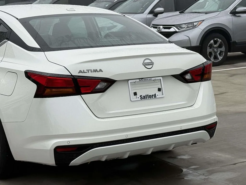 Used 2025 White Nissan 2.5 SV image 10