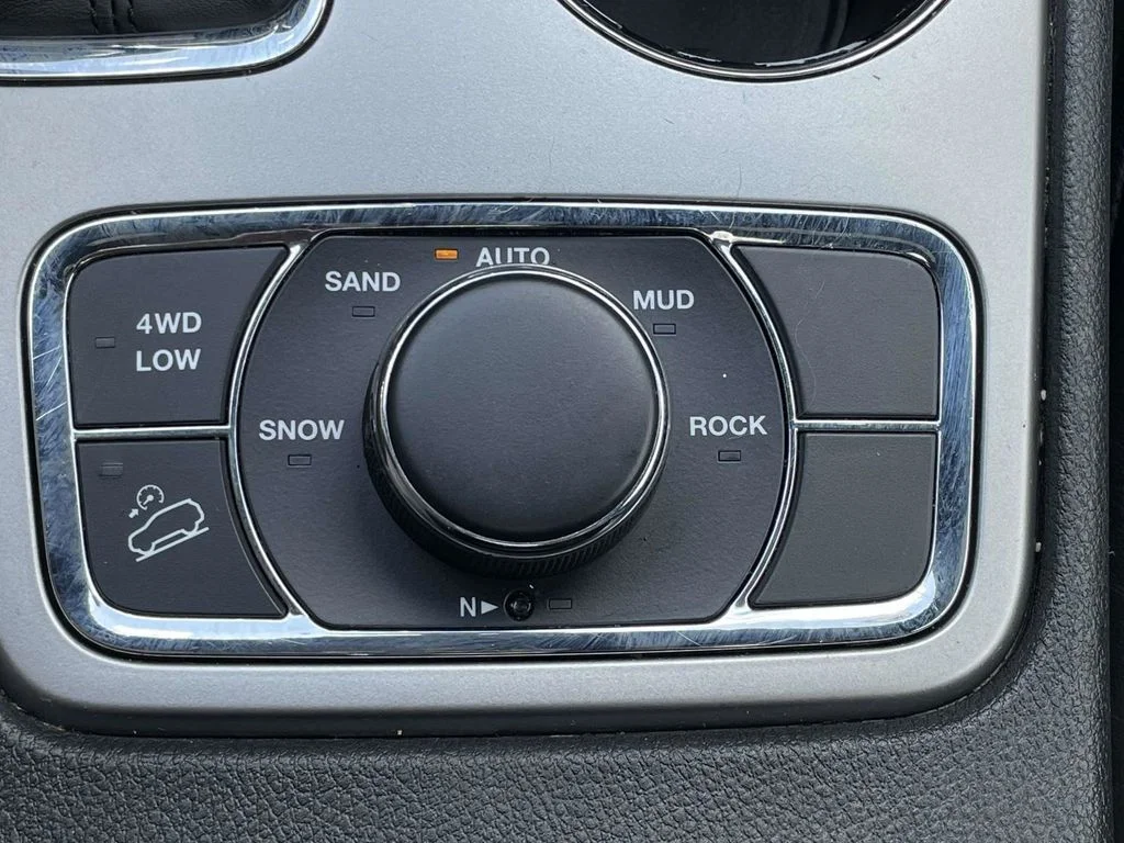 Used 2018 Blue Jeep Limited image 40