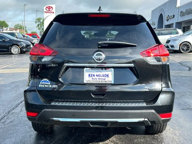Used 2018 Magnetic Black Nissan SL image 3