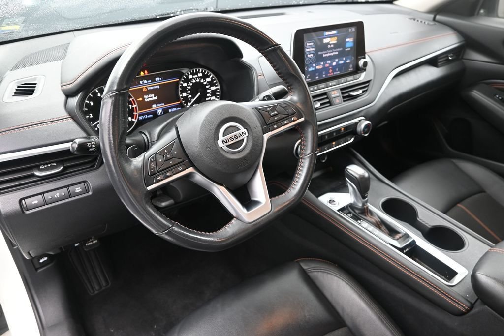 Used 2022 White Nissan 2.5 SR image 17