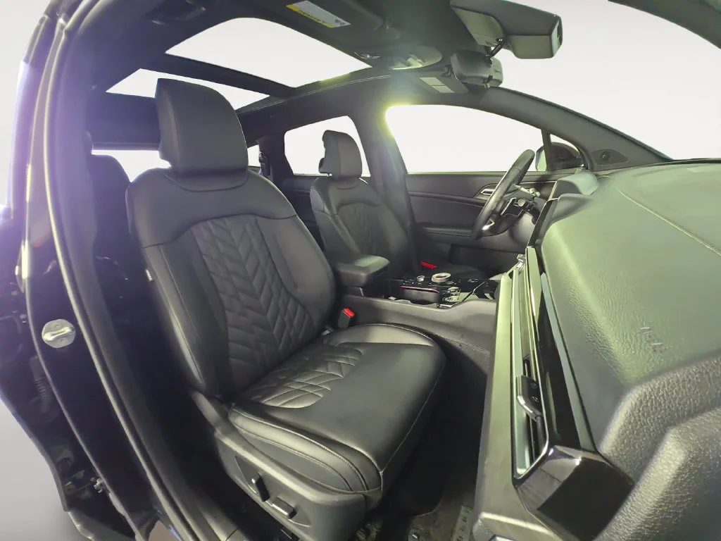 Used 2024 Black Kia X-Line Prestige image 16