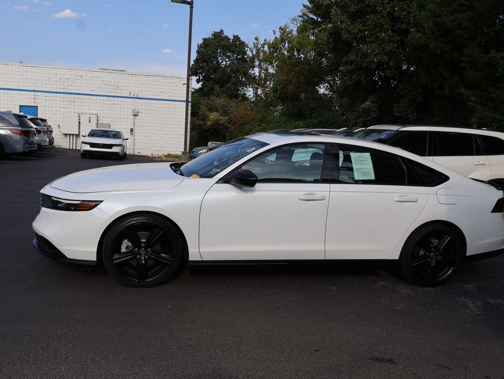 Used 2023  Honda Sport-L image 4