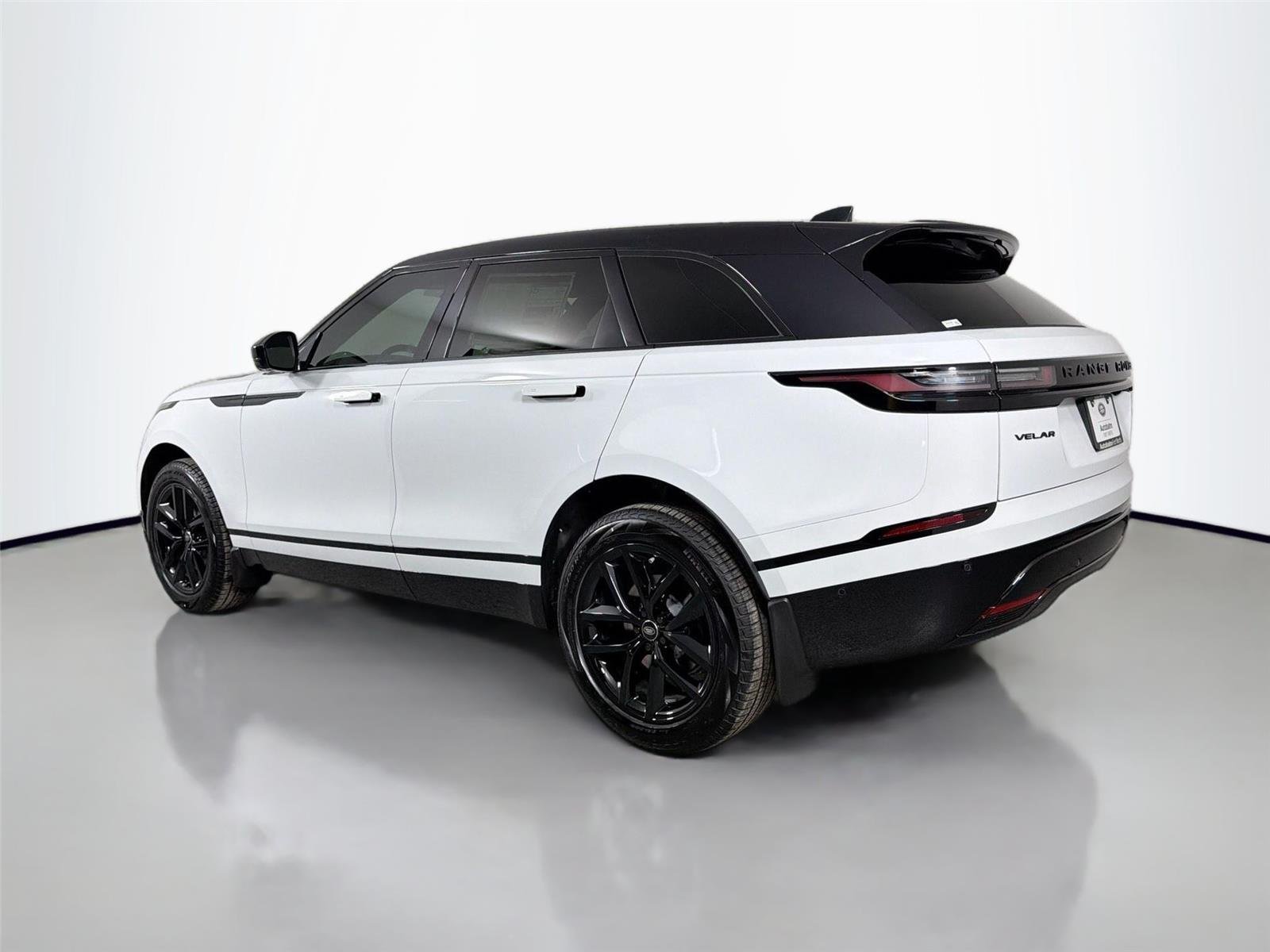 New 2026 Fuji White LAND ROVER Dynamic SE image 7