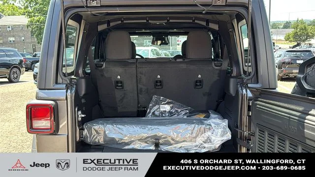 New 2026 Granite Crystal Metallic Clearcoat Jeep Sport S image 24