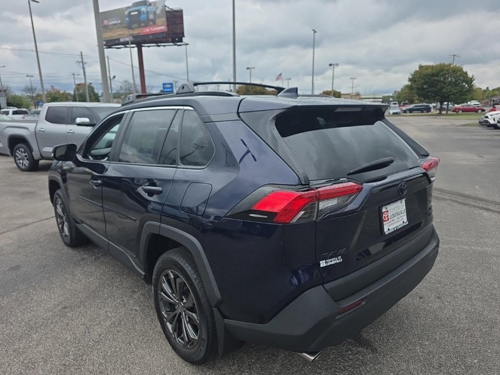 Used 2022  Toyota XLE Premium image 7