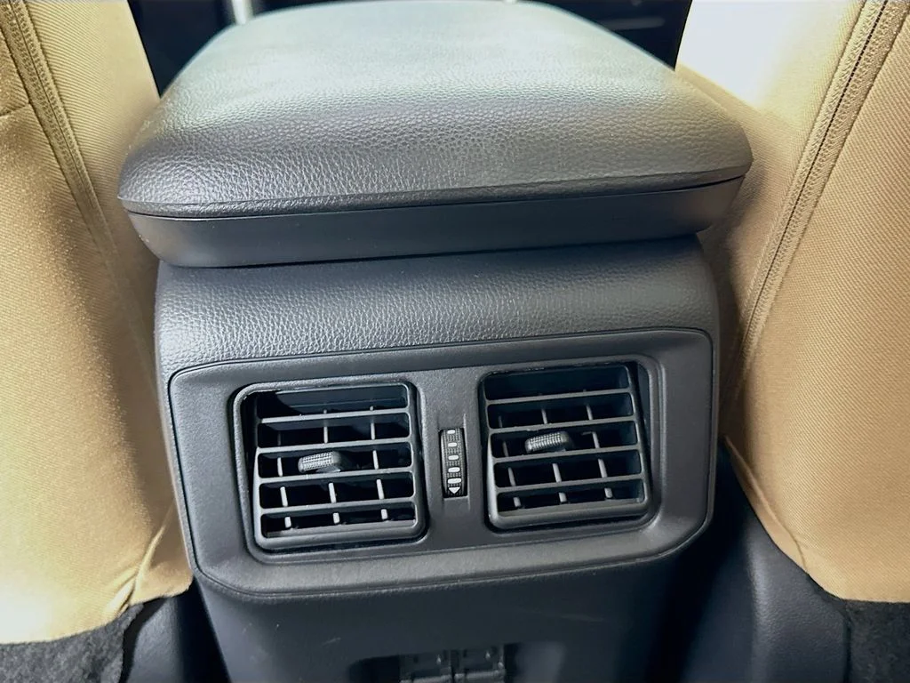 Used 2025  Toyota XLE image 29