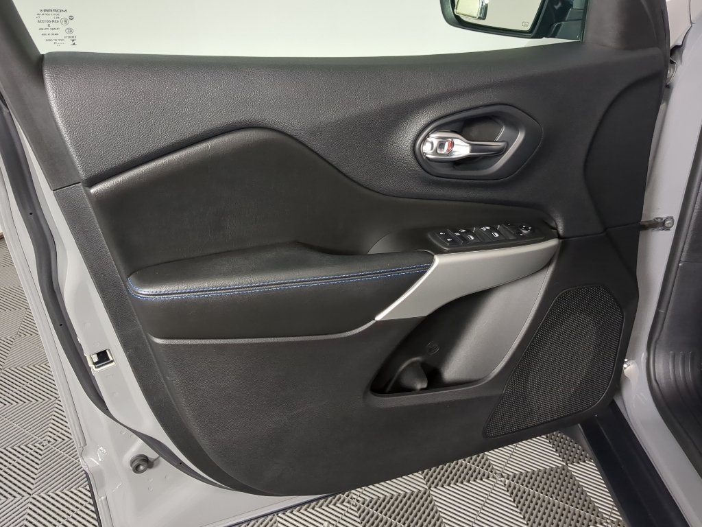 Used 2019 Sting-Gray Clearcoat Jeep Upland image 13