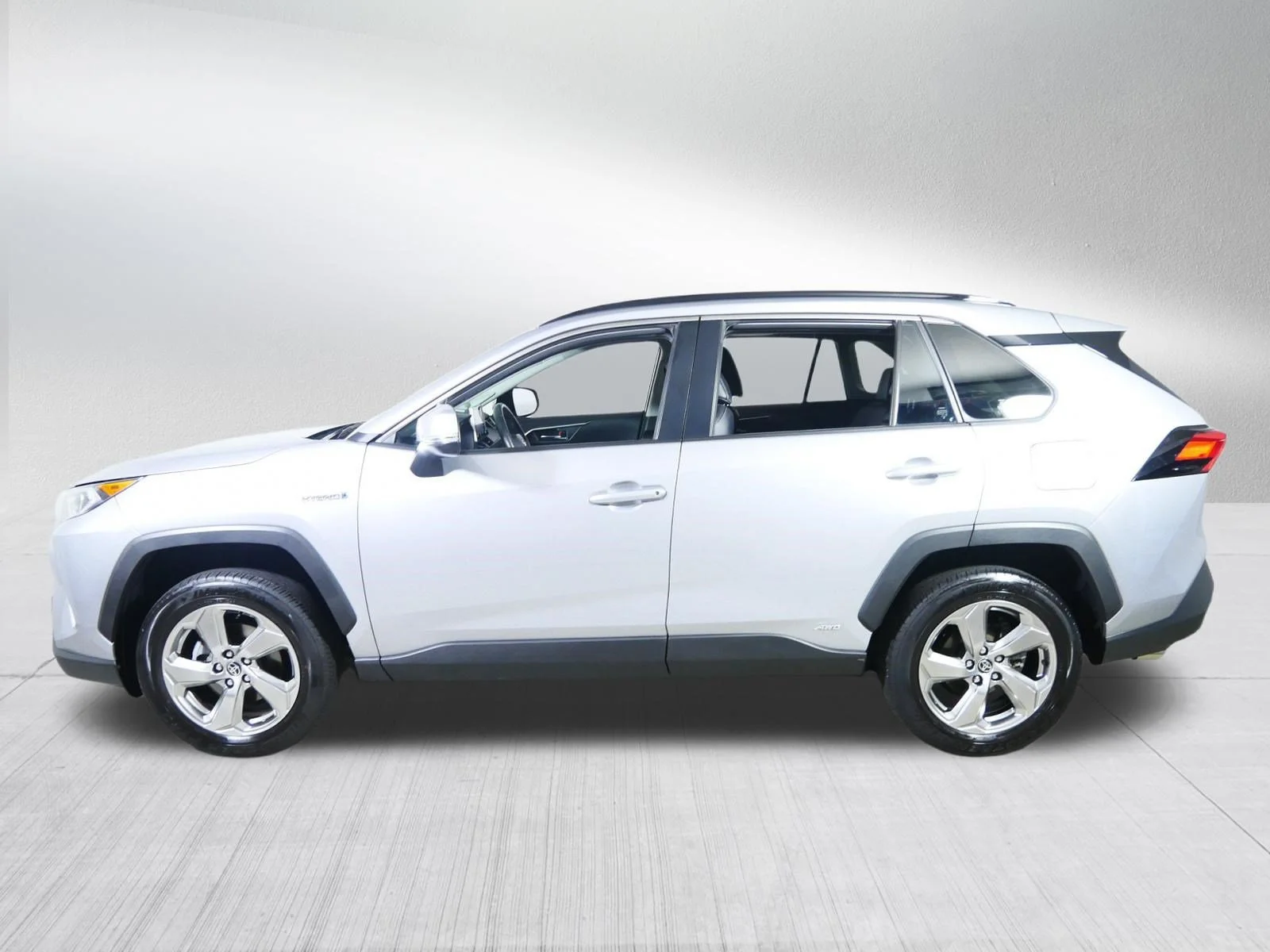 Used 2021 Silver Sky Metallic Toyota Hybrid XLE Premium image 4
