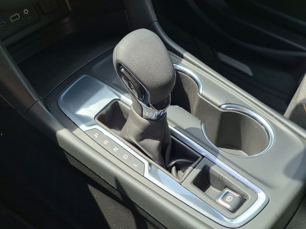 Used 2022 White Chevrolet LT image 21