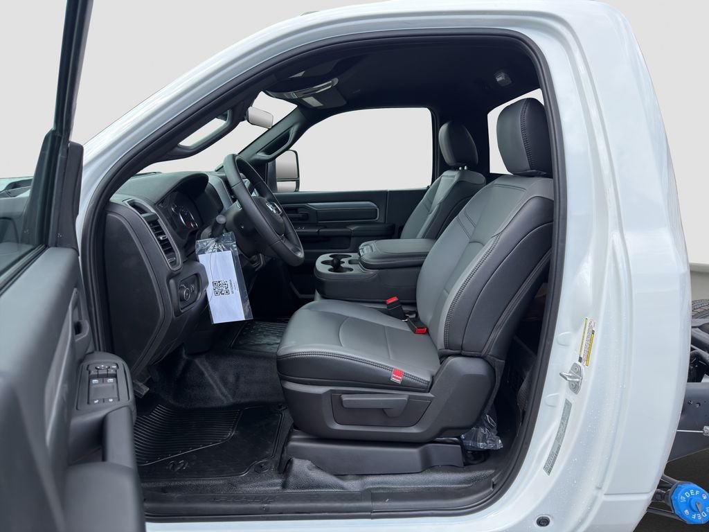 New 2026 Bright White Clearcoat RAM Tradesman image 34