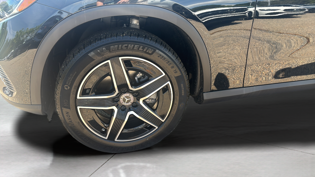 Used 2026 Black Mercedes-Benz GLC 300 image 9
