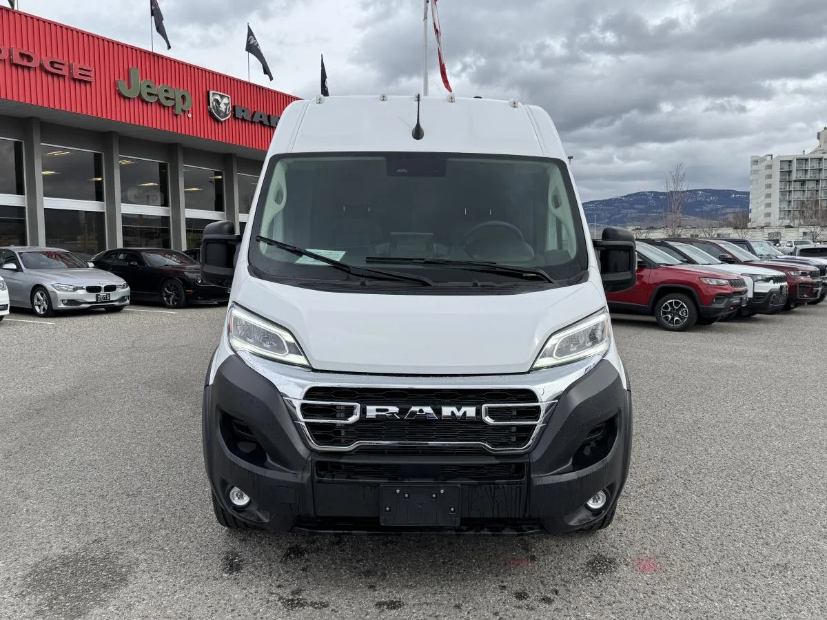 Used 2025 White RAM SLT image 2