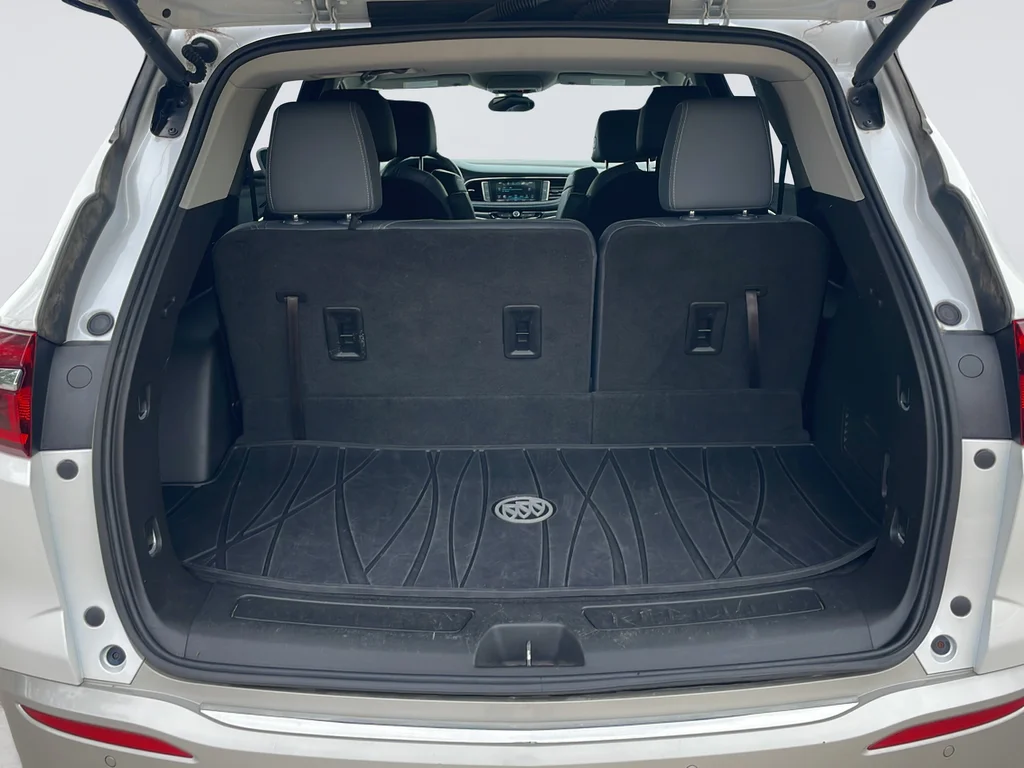 Used 2019 White Buick Essence image 34