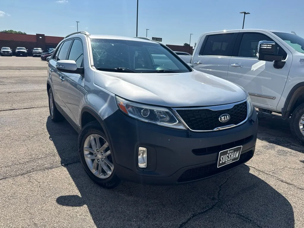 Used 2015 Silver Kia LX image 4