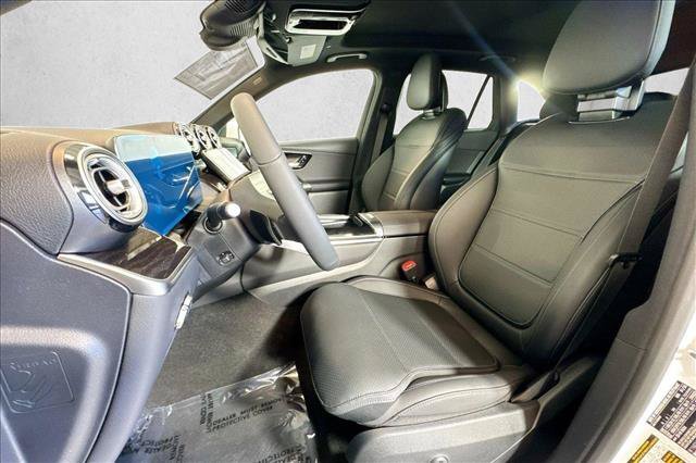New 2026 MANUFAKTUR Moonlight White Metallic Mercedes-Benz GLC 300 image 48
