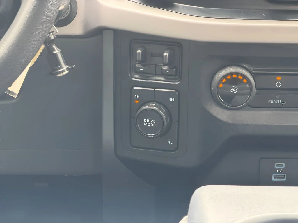 Used 2023 Oxford White Ford XLT image 17