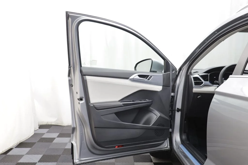 Used 2026 Silver Metallic Volkswagen 1.5T SE image 4
