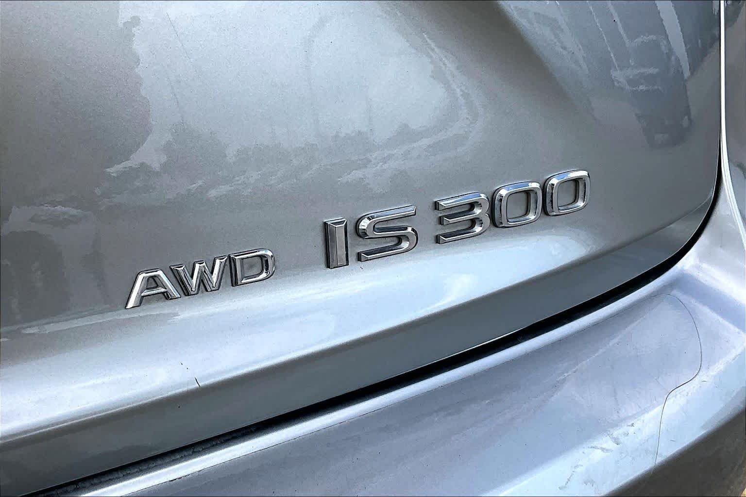 Used 2018 Atomic Silver Lexus  image 10