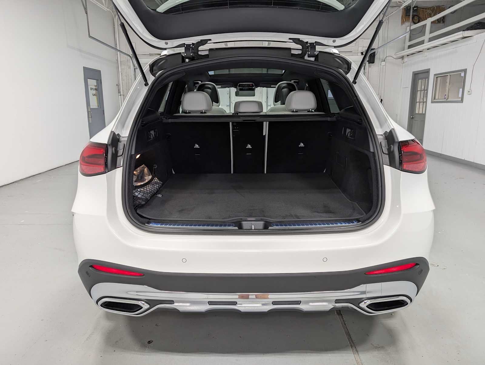 Used 2026 Polar White Mercedes-Benz GLC 300 image 36