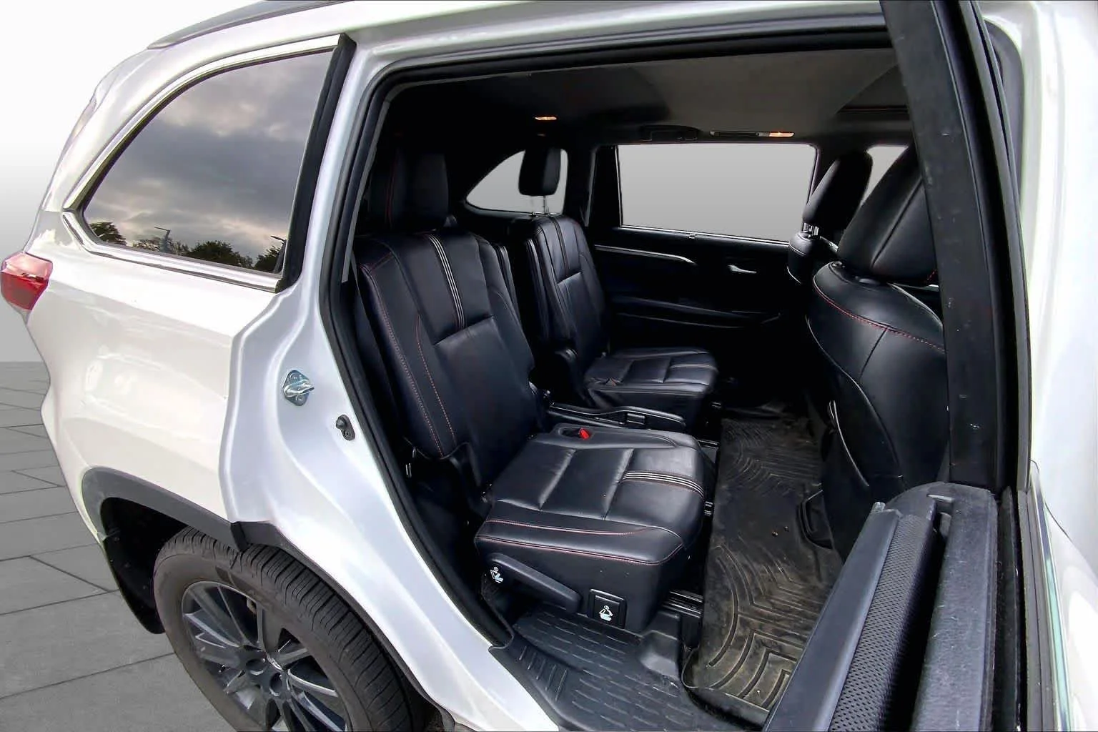 Used 2019 Blizzard Pearl Toyota SE image 20