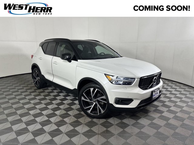 2022 Volvo XC40 R-Design