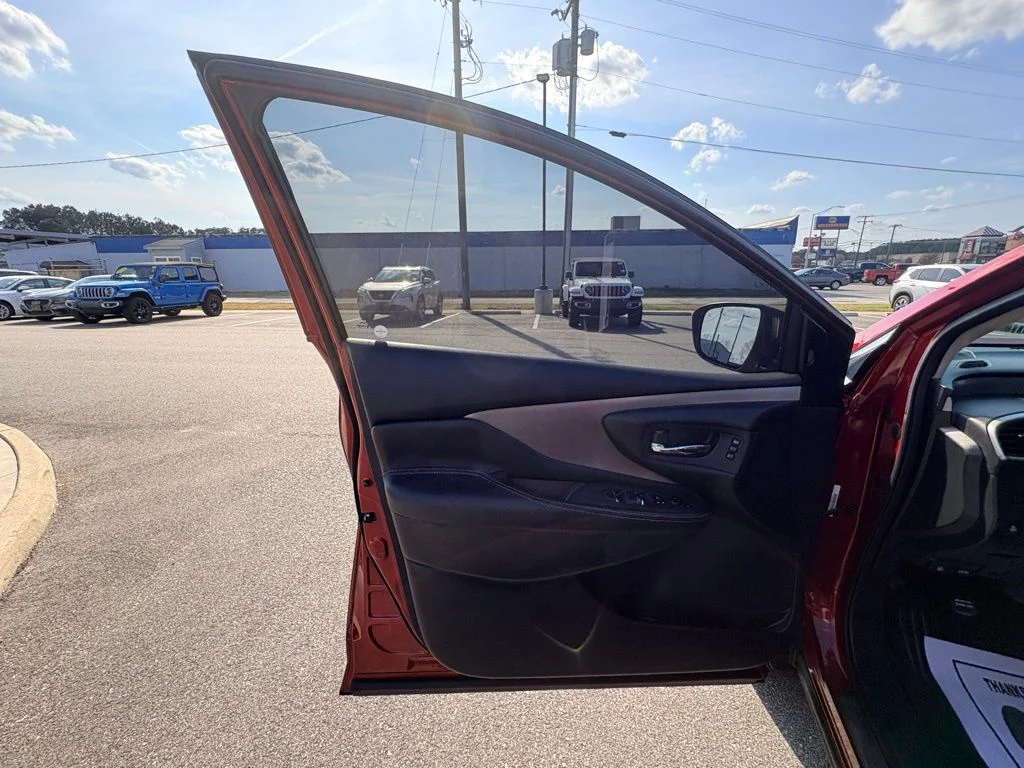 Used 2020 Red Nissan SL image 17