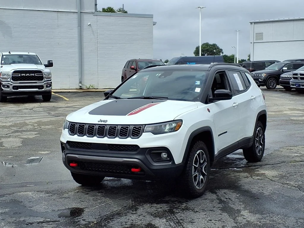 Used 2025 Jeep Compass Trailhawk with VIN 3C4NJDDN7ST507323 for sale in Kansas City