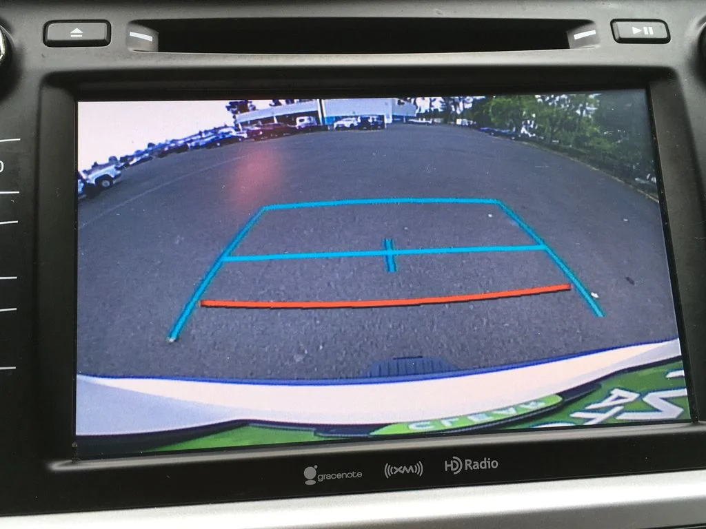 Used 2019 White Toyota XLE image 18