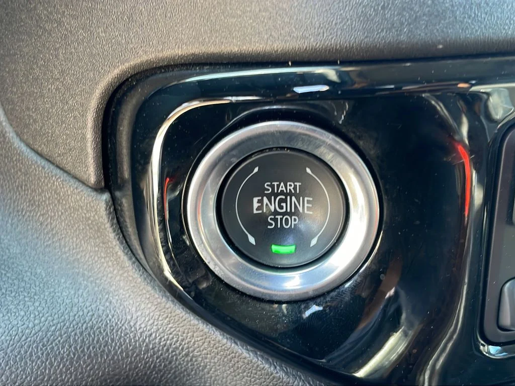 Used 2025 Black GMC Elevation image 28