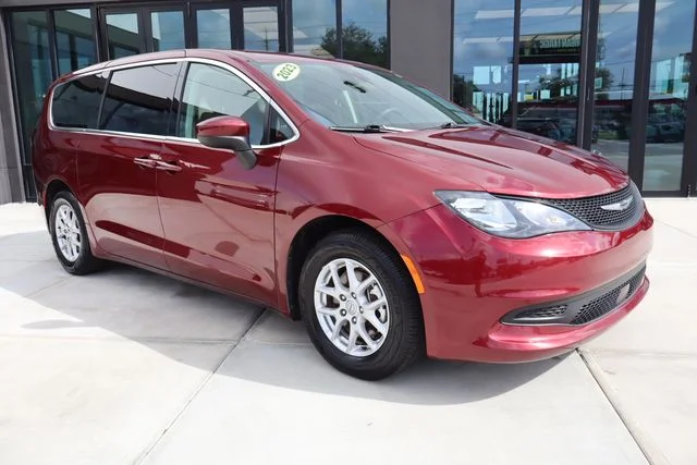 2023 Chrysler Voyager LX