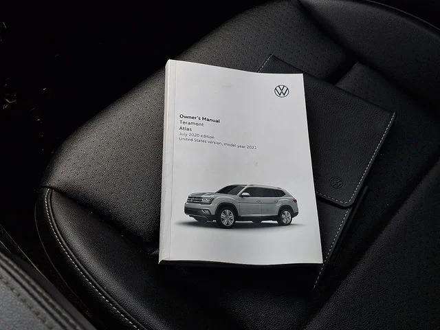 Certified Used 2021 Blue Volkswagen 3.6L V6 SEL R-Line image 27