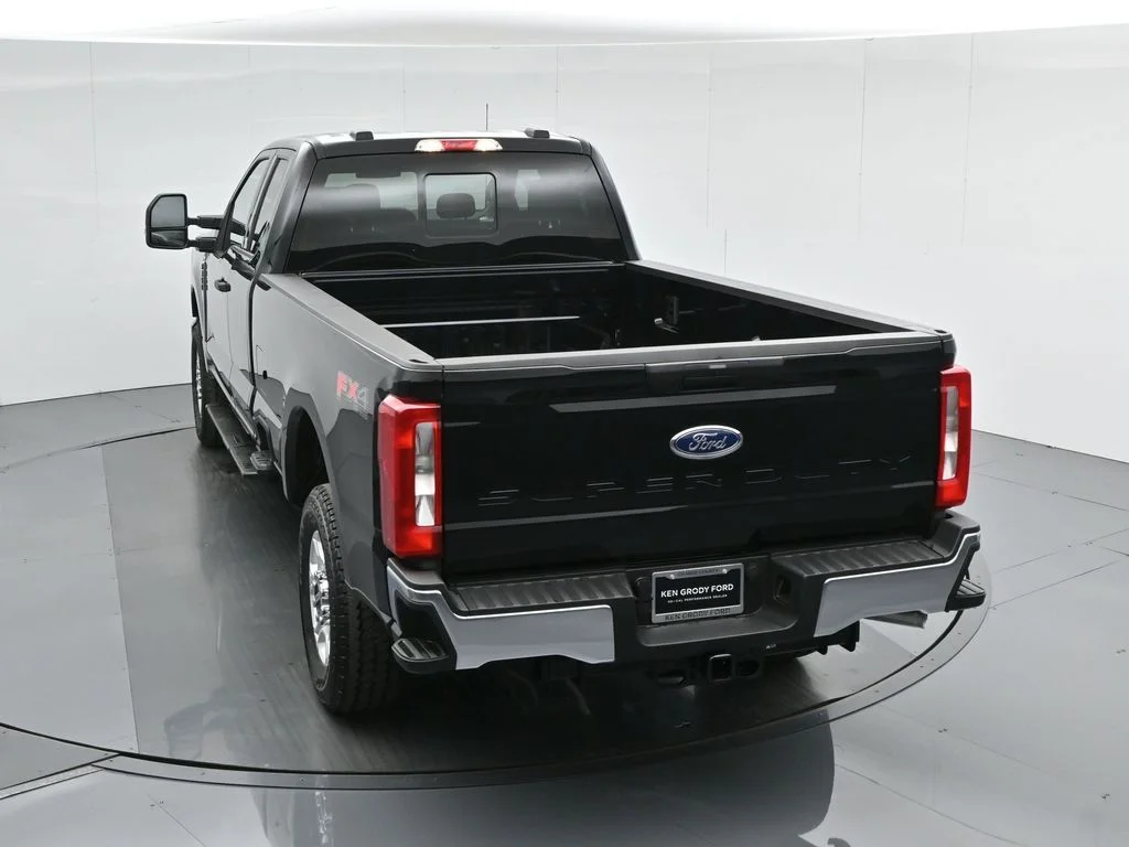 New 2026 Agate Black Metallic Ford XLT image 40