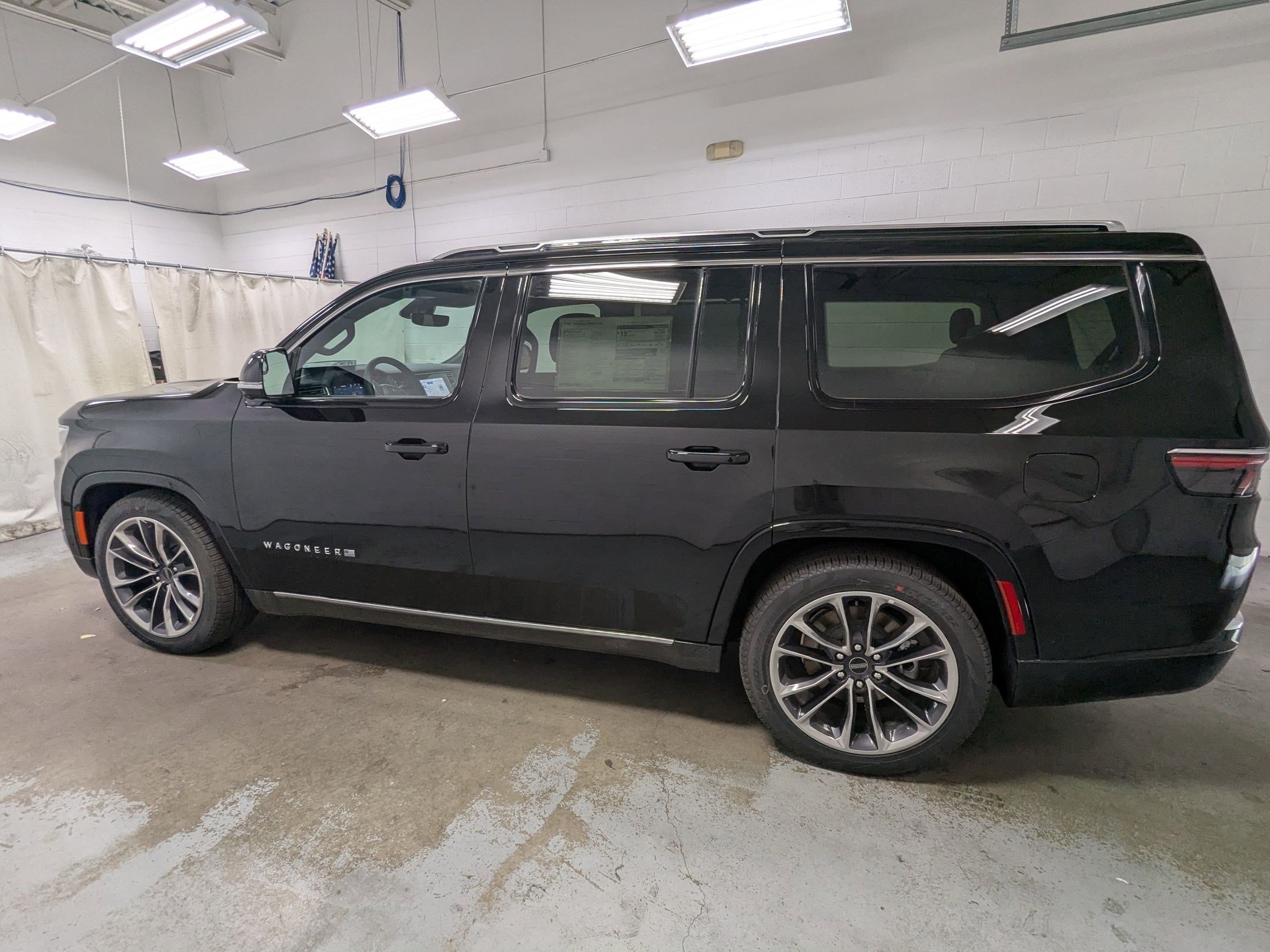 2025 Jeep Wagoneer Series III - Photo 8