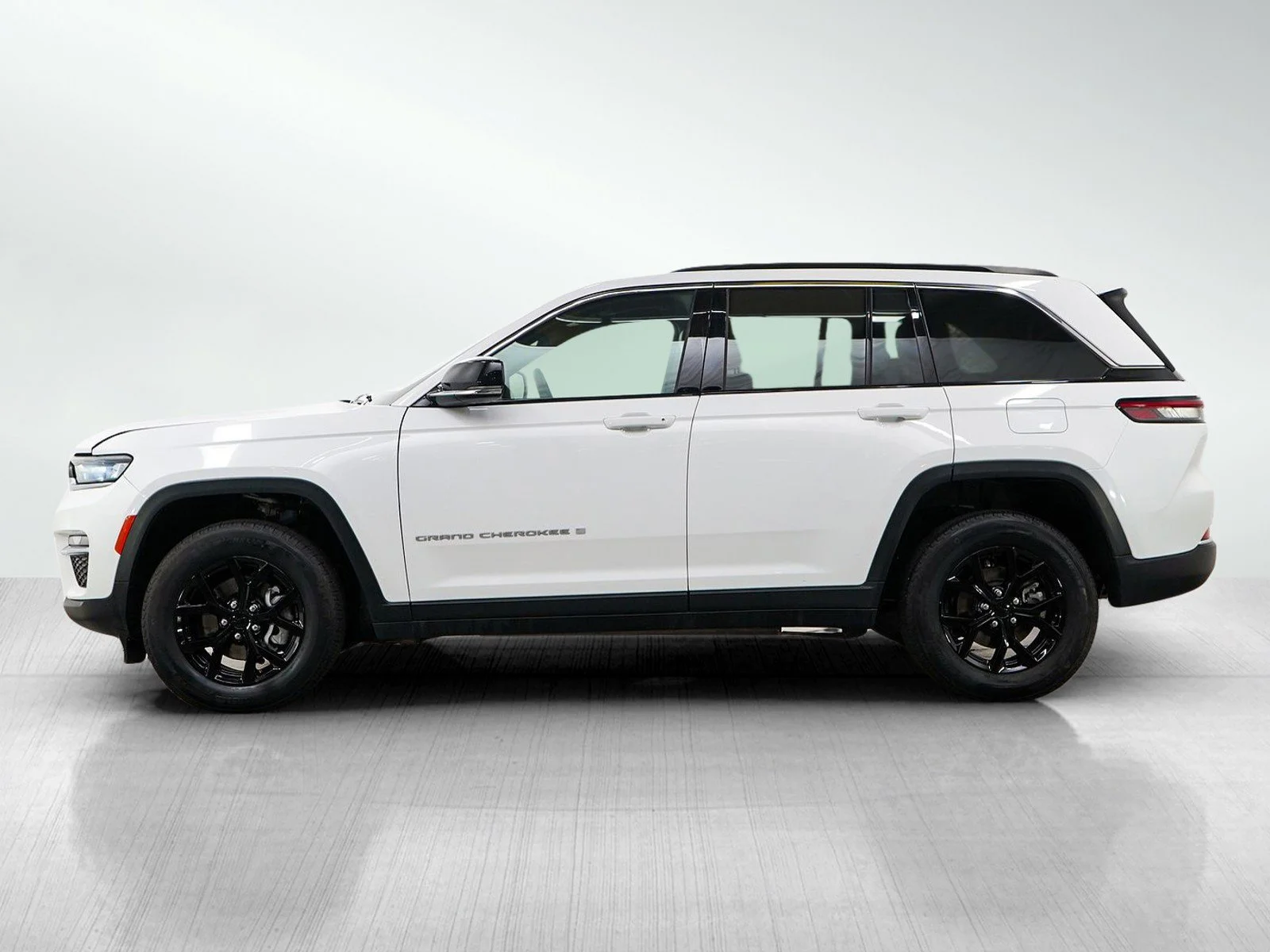 Used 2024 Jeep Grand Cherokee Limited with VIN 1C4RJHBG2RC151110 for sale in Hopkins, Minnesota