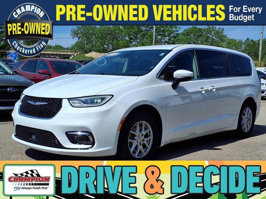 2023 Chrysler Pacifica Touring L's photo