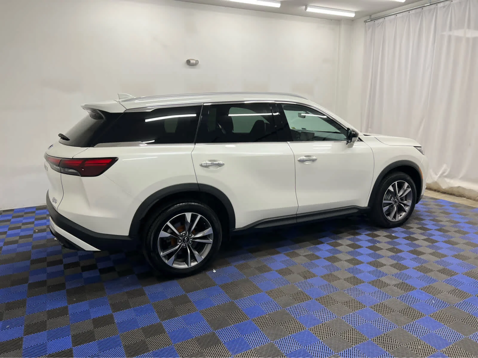 Used 2024 WH INFINITI LUXE image 6