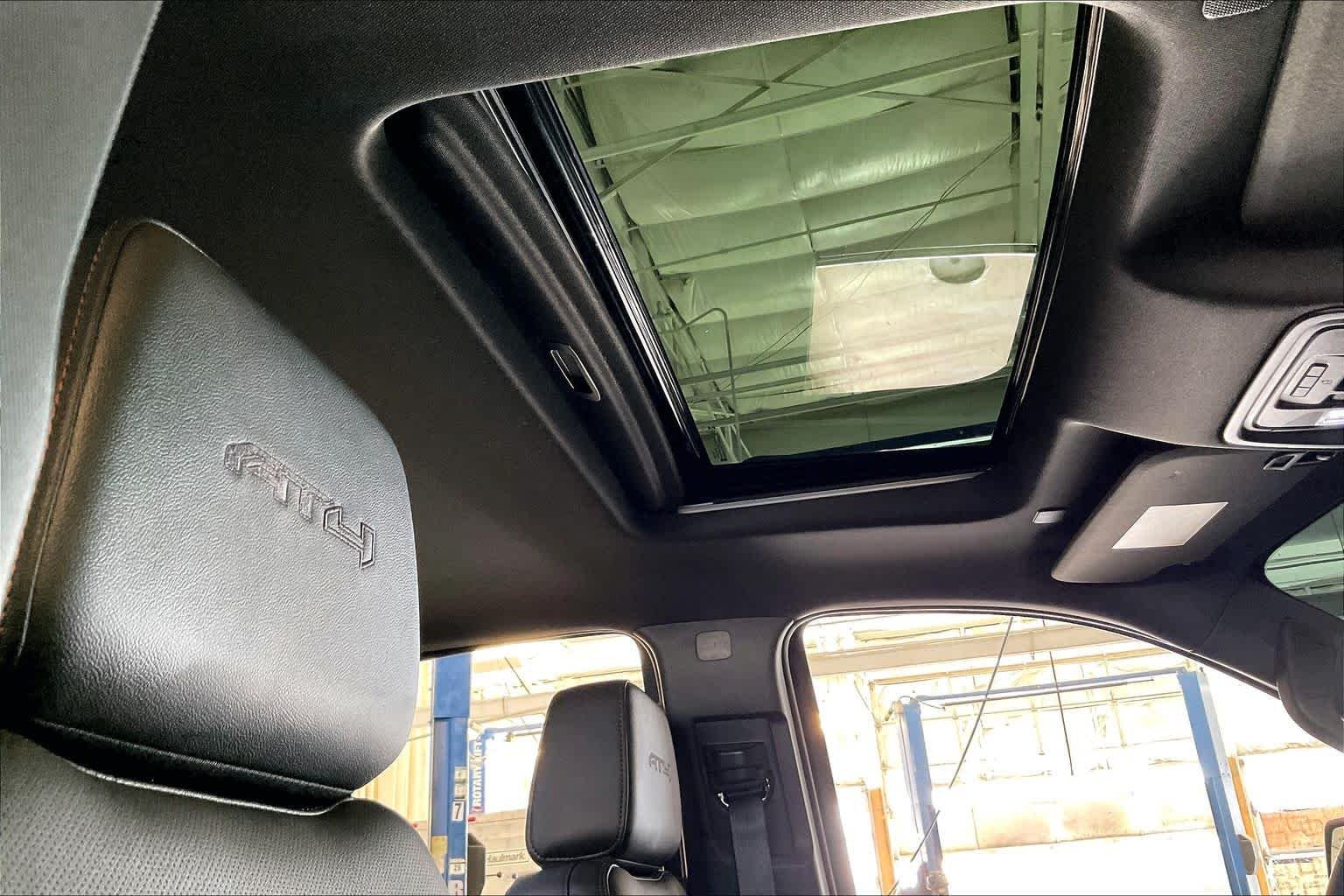 Used 2025 Onyx Black GMC AT4 image 13