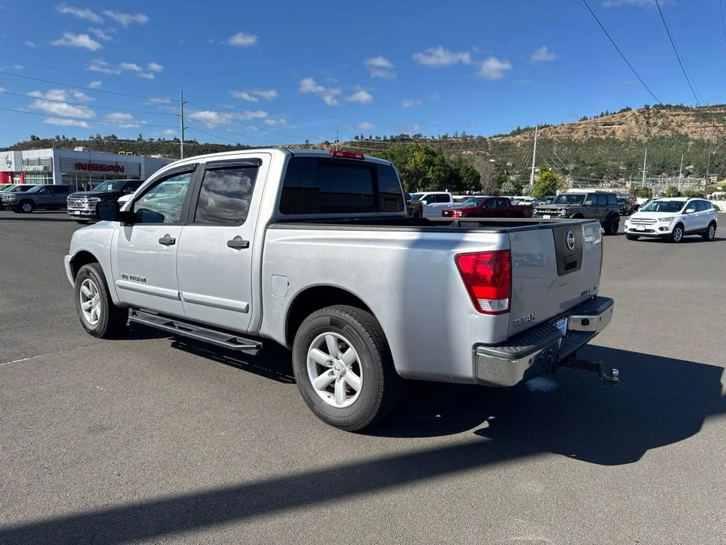 Used 2010 Silver Nissan SE image 7