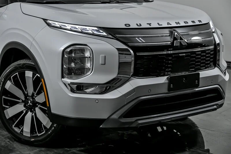 New 2026 WHITE Mitsubishi SE image 2