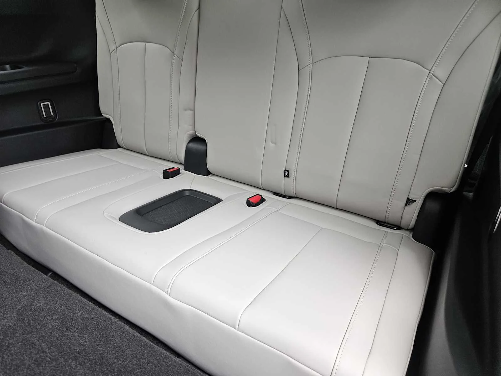 New 2027 HARBOR GRAY INFINITI Luxe FWD image 22