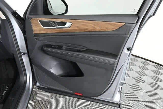 2026 Volkswagen Atlas SE w/Tech - Photo 19