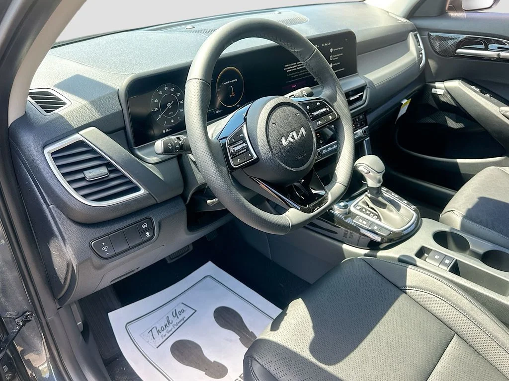 New 2026 Gravity Gray Kia SX image 9