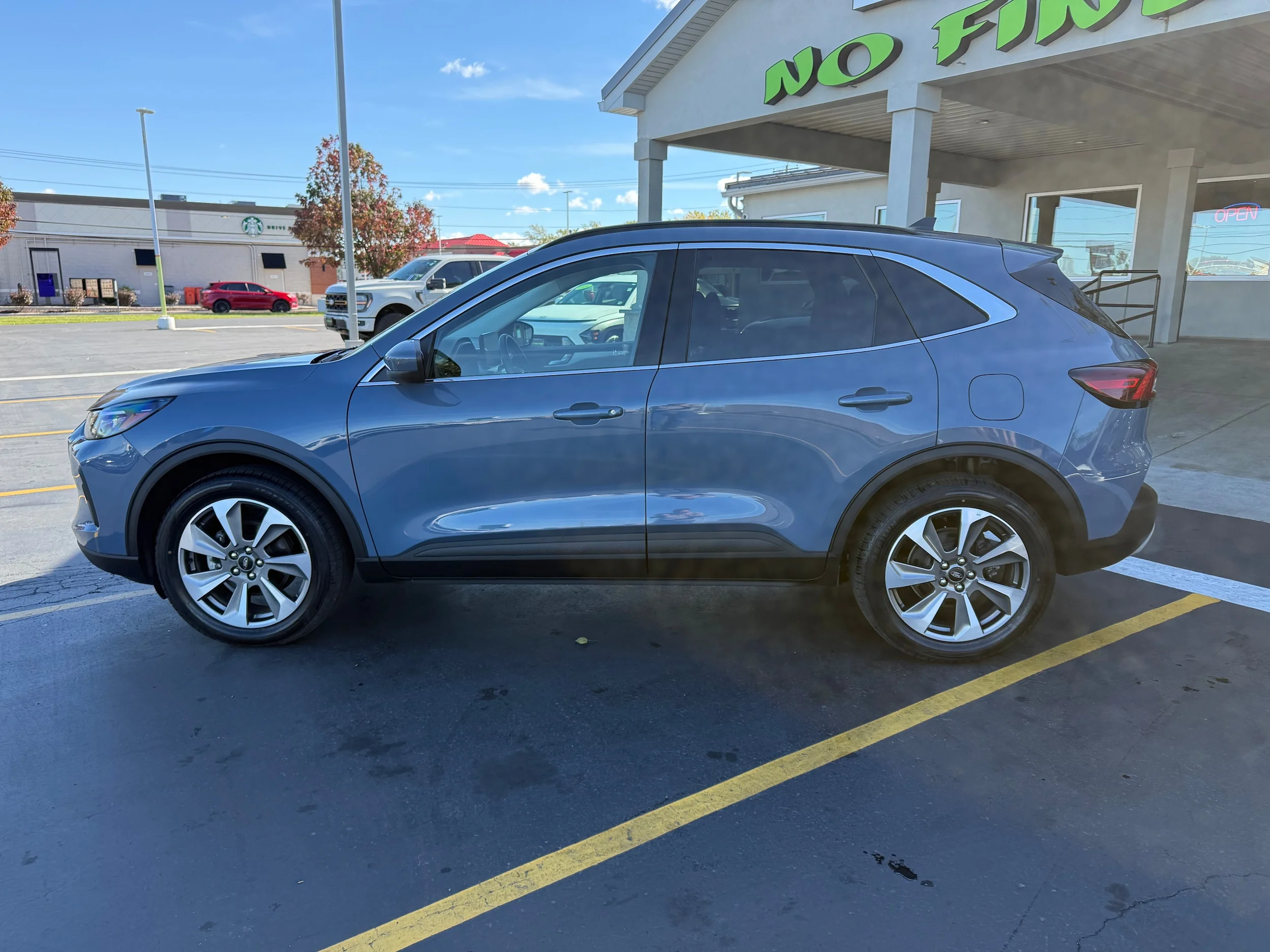 Used 2025 Blue Ford Platinum image 3