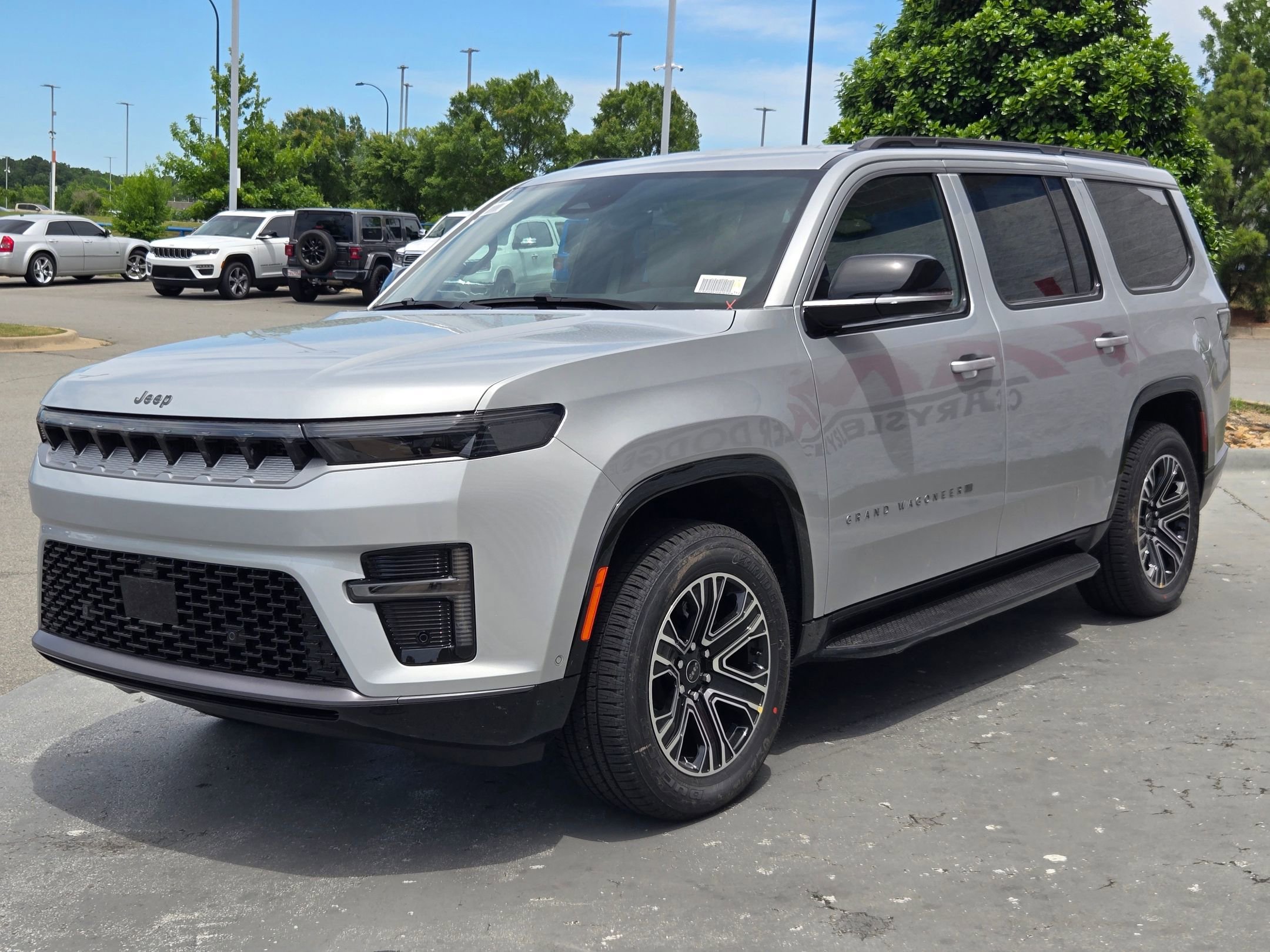 New 2026 Silver-Zynith Exterior Paint Jeep  image 3