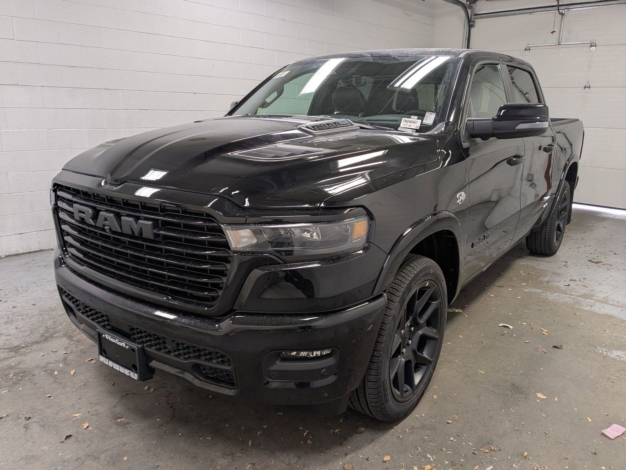 New 2026 Diamond Black Crystal Pearl-Coat Exterior Paint RAM Laramie image 9