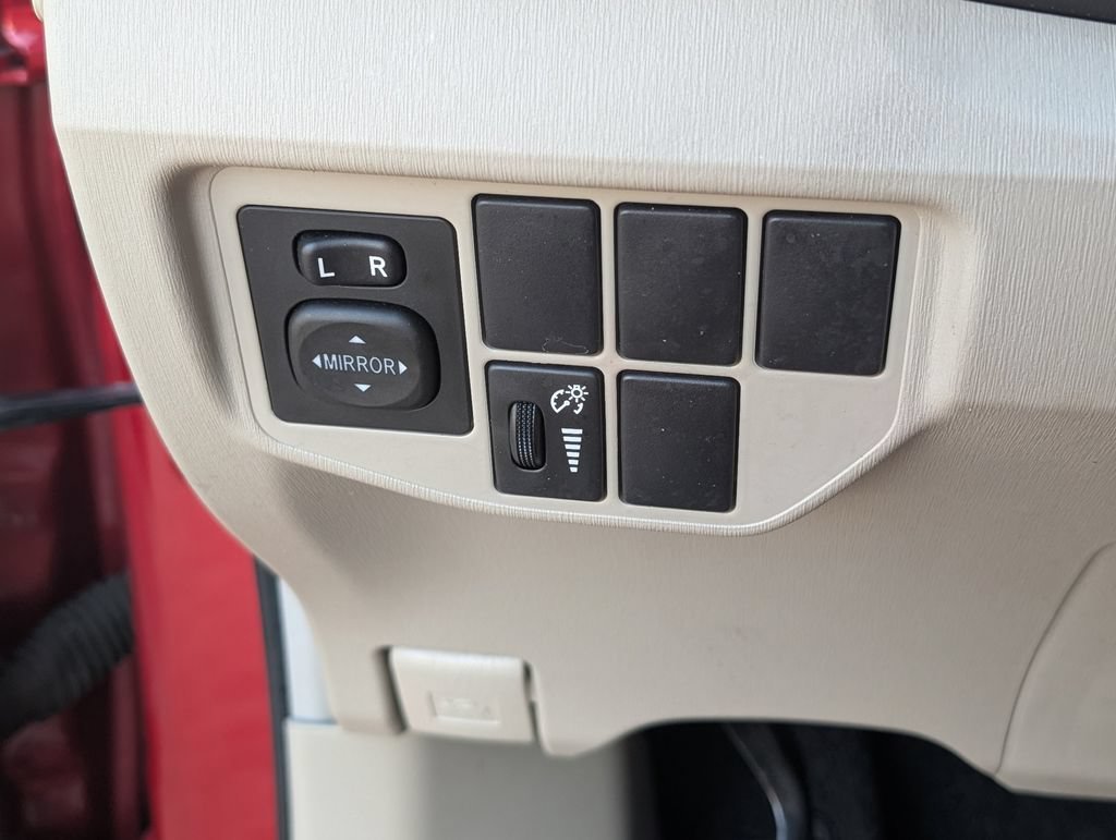Used 2015  Toyota Four image 12