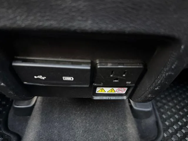Used 2019 Granite Crystal Clearcoat Metallic Jeep  image 23