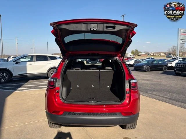 New 2026 Red Hot Pearlcoat Jeep Latitude image 19