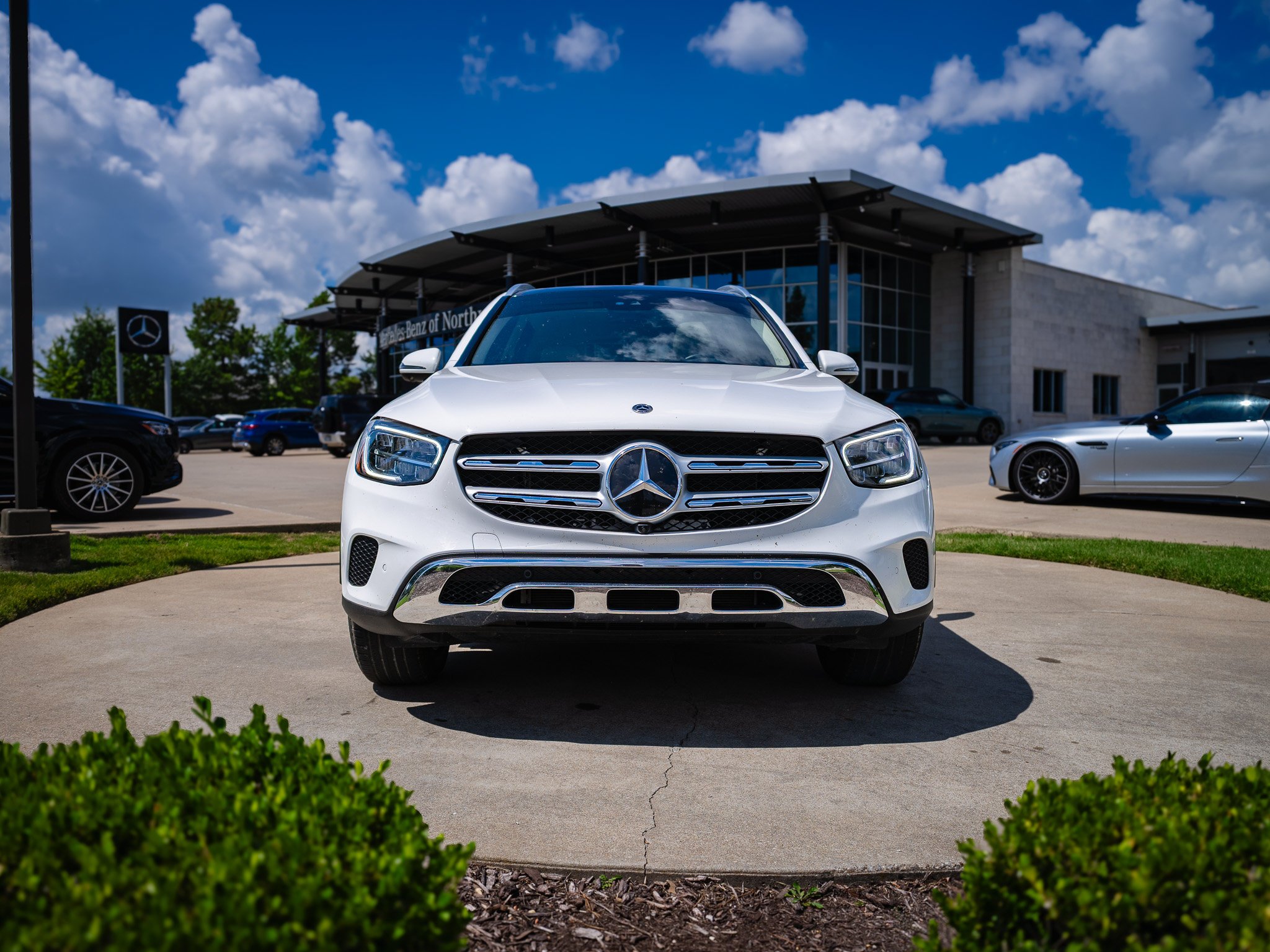 Used 2022  Mercedes-Benz GLC 300 image 2